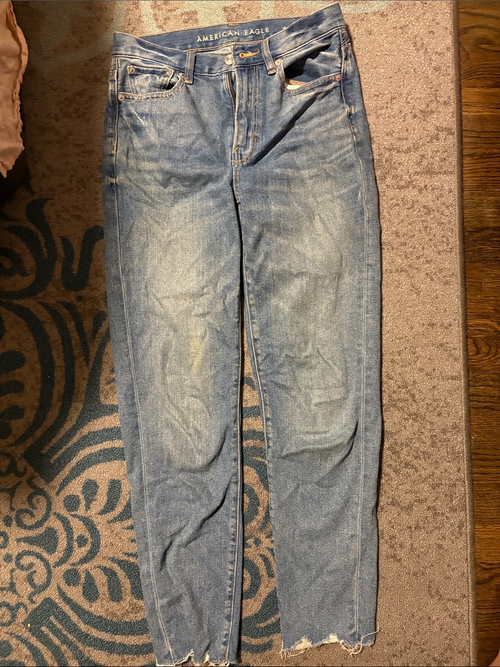 American Eagle Outfitters Women's mom jeans light wash